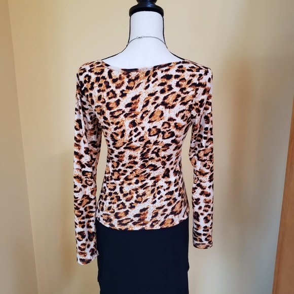 ~Trendy Animal Print Top~ - Picture 2 of 6